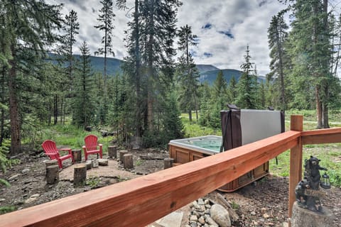 5 Mi to Ski Resort: Mtn-View Breck Home w/ Hot Tub House in Blue River
