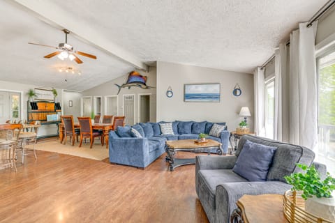 Deck & Table Rock Lake View: Shell Knob Escape! House in Shell Knob