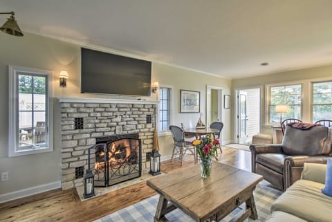 Ephraim Home w/ Yard - Walk to Lake Michigan! Cottage in Ephraim