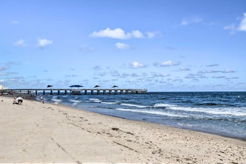 1 Mi to Oceanfront Fun: Pompano Beach Retreat! Apartment in Pompano Beach