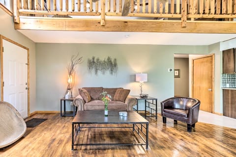 Hike & Zip-Line: Red River Gorge Cabin w/ Hot Tub! House in Kentucky