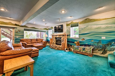 'Under the Sea...and Ski' Apt w/ View, Near Dwtn Apartment in Holladay