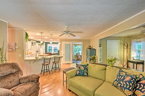 Nottely Lake Home w/ Hot Tub, Dock, Kayaks & Games Cottage in Union County