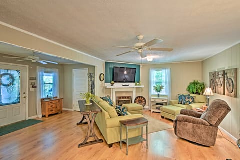 Nottely Lake Home w/ Hot Tub, Dock, Kayaks & Games Cottage in Union County