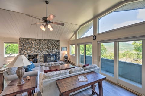 House w/ Balcony ~ 5 Mi to Cranmore Resort! House in Glen