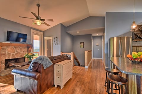 Hiawassee Home w/ Views < 1 Mi to Lake Chatuge House in Chatuge Lake