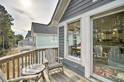 Coastal Home w/ Community Pool < 2 Miles to Beach! Apartment in Corolla