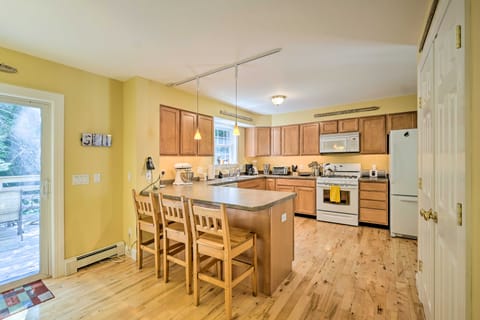 West Dover Home w/ Deck, Grill & EV Outlet House in West Dover