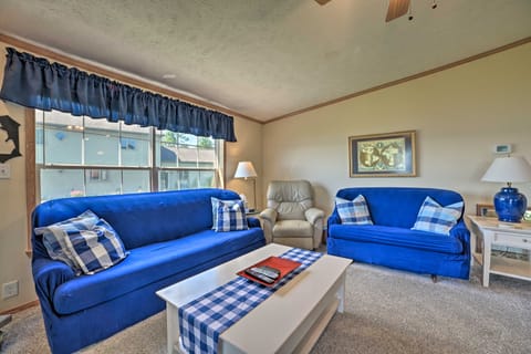 Houghton Lake Family Getaway w/ Fire Pit! House in Michigan