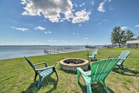 Houghton Lake Family Getaway w/ Fire Pit! House in Michigan