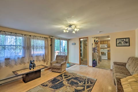 Catskill Mtn Home w/ Deck ~ 1 Miles to Zoom Flume! House in Capital District, NY, USA