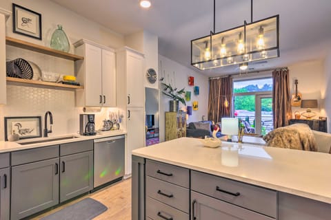 Walkable Downtown Asheville Condo w/ Balcony Apartment in Asheville