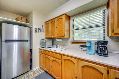 Relaxing Helotes Apt: 7 Mi to UT at San Antonio! Apartment in San Antonio