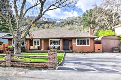 Wine Country Retreat at Private Creekside House! House in Glen Ellen