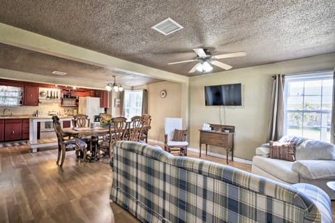 ‘Cobblestone Cottage' - 10 Mi to Pomme de Terre! House in Ozark Mountains