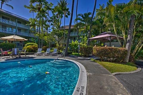 Great Location: Downtown Kailua Kona, Beach & Pool Apartment in Holualoa