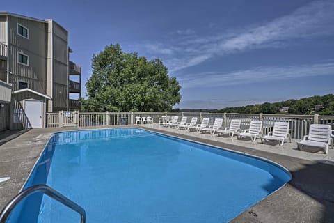 Pool & Lake Access! Sunset-View Gem in Osage Beach Apartment in Osage Beach