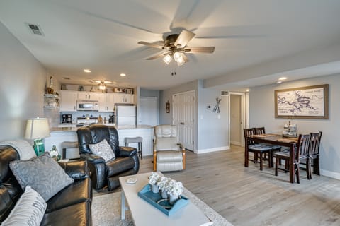 Pool & Lake Access! Sunset-View Gem in Osage Beach Apartment in Osage Beach