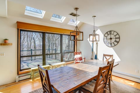 Deck & Game Room: Family Wilmington Retreat House in Wilmington