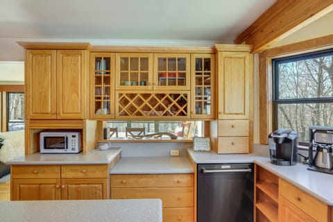 Deck & Game Room: Family Wilmington Retreat House in Wilmington