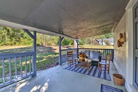 Porch, Fire Pit & Grill: Blue Ridge Mtn Cottage! House in Caldwell