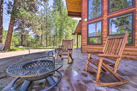 Hot Tub Soaks & Spot Wildlife! Garden Valley Cabin House in Salmon River