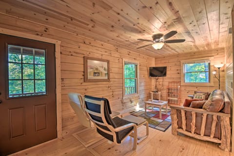 Secluded Cabin w/ Deck 13 Miles to Downtown Murphy House in Tennessee