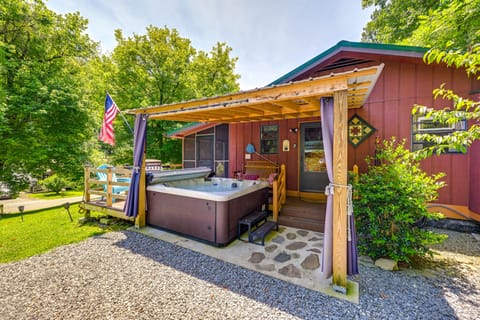 Bryson City Home w/ Deck ~ 1 Mi to Fontana Lake House in Fontana Lake