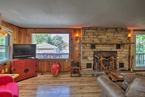 Pet-Friendly Home w/ Views of Lake Delavan! House in Wisconsin