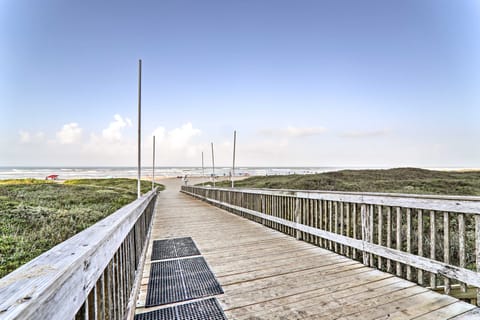 Steps to Beach: Beach Haven w/ Shared Amenities Apartment in South Padre Island