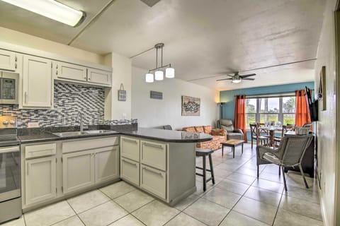 Steps to Beach: Beach Haven w/ Shared Amenities Apartment in South Padre Island