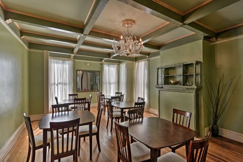 Sun, Surf & More! Spacious Group Home in Galveston House in Galveston Island