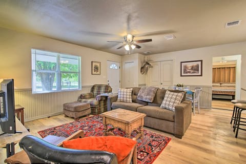 Utopia Family Home, 2 Blocks to Utopia Park! House in Utopia