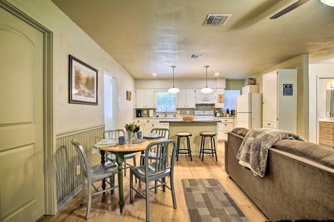 Utopia Family Home, 2 Blocks to Utopia Park! House in Utopia