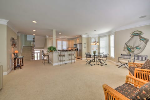 Manteo Waterfront Resort Home w/ 30-Ft Dock! House in Manteo