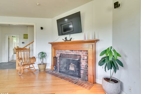 Rainier Home on 20 Acres w/ Blueberry Farm! House in Washington