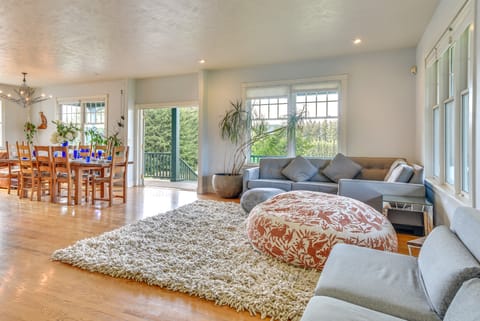 Rainier Home on 20 Acres w/ Blueberry Farm! House in Washington