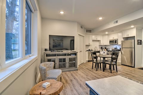 Centrally Located Traverse City Condo 1 Mi to Bay Apartment in Traverse City