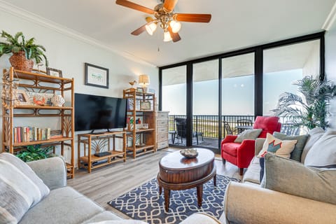Beach Access & Views: Dauphin Island Condo Apartment in Dauphin Island