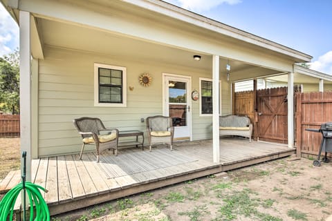 Cozy Canyon Lake Cottage: 1 Mi to Guadalupe River! Apartment in Canyon Lake
