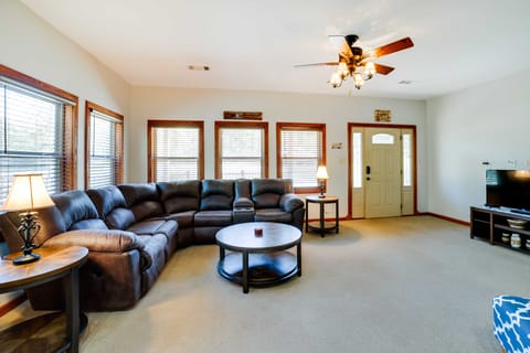 Coffeeville Cabin w/ Deck ~ 7 Mi to Grenada Lk House in Mississippi