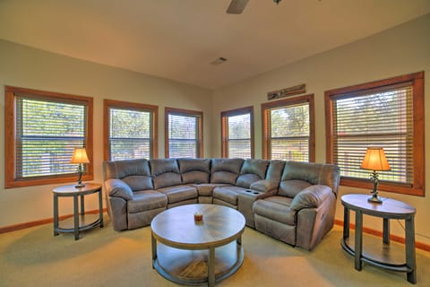 Coffeeville Cabin w/ Deck ~ 7 Mi to Grenada Lk House in Mississippi