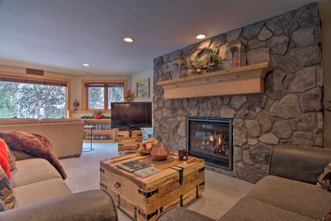 Fall River Hideaway in Estes - 3 Mi to Nat'l Park! Apartment in Estes Park