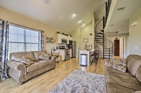 7 Mi to Branson Strip! 'The Ridge' w/ Game Room Apartment in Ozark Mountains