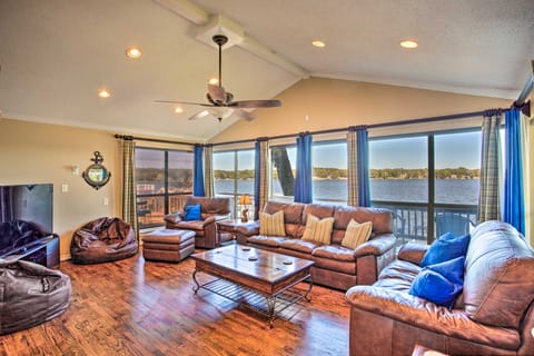 Dock & Fire Pit: Waterfront Cedar Creek Lake Home House in Tool