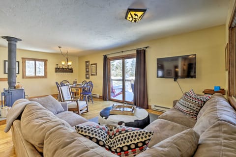 Private Hot Tub & Deck: Idyllic Grand Lake Cabin House in Rocky Mountain National Park
