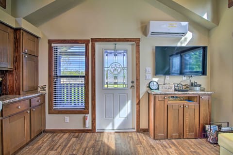 Fredericksburg Cottage ~ 1 Mile to Main Street! Cottage in Fredericksburg