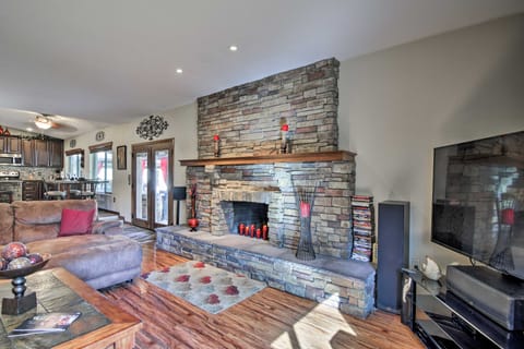 Pool, Bar & Game Room: Red Mountain Mesa Oasis House in Mesa