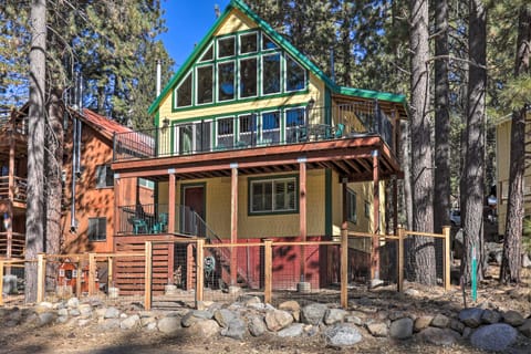 Close to Donner Lake & Skiing: Truckee Getaway House in Donner Pines Tract