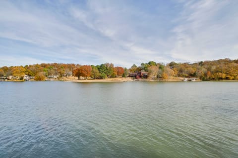 Home in Bella Vista w/ Deck & Lake Windsor Views! House in Bella Vista